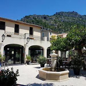 Hotel Restaurant Du Parc En Bord De Riviere Fontaine-de-Vaucluse Exterior photo