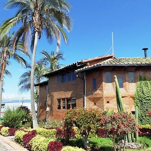 Hosteria Rosa Blanca Hotell Puembo Exterior photo