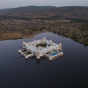 Juesta Lake Nahargarh Palace, Chittorgarh Hotell Pārsoli Exterior photo