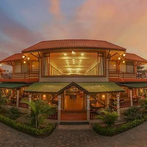 Green Park Chitwan Hotell Sauraha Exterior photo