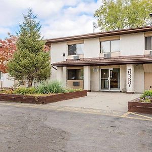 Rodeway Inn Grand Rapids Exterior photo