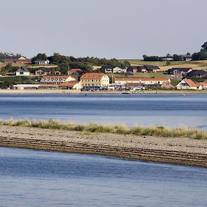 Hvalpsund Faergekro Hotell Exterior photo