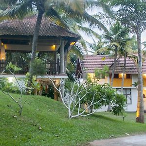 Over The Hill Hotell Poovar Exterior photo