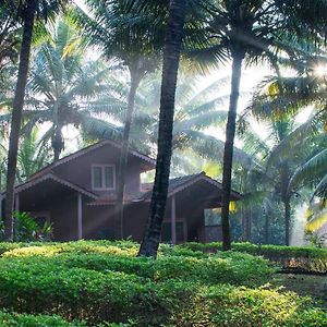 Shantai By The Lake Hotell Guhāgar Exterior photo