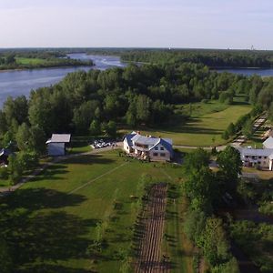 Radi Hotell Brocēni Exterior photo