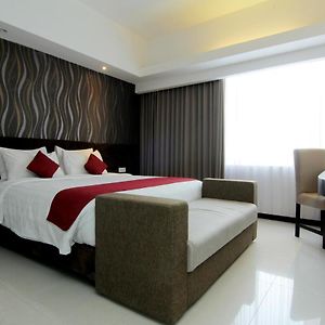 The Sun Hotel Madiun Exterior photo