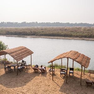 Jungle Wildlife Camp Hotell Sauraha Exterior photo