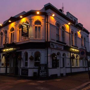 The Milford Arms Hotell Hounslow Exterior photo