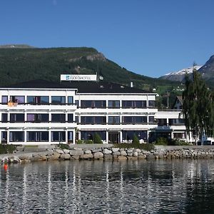 Innvik Fjordhotell Exterior photo