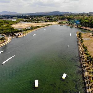 Lago De Oro Hotell Batangas Exterior photo