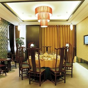 It World Hotel Guangzhou Restaurant photo