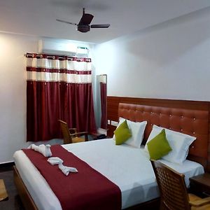Medavakkam Sri Sai Residency Hotell Chennai Exterior photo