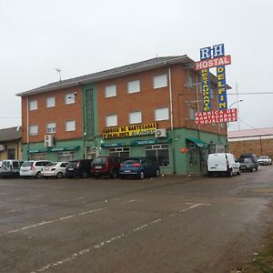 Hostal Residencia Delfin Hotell Astorga Exterior photo