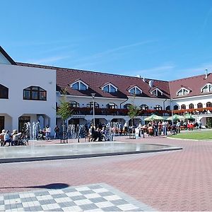 Hotel Slunecni Dvur Brno Exterior photo