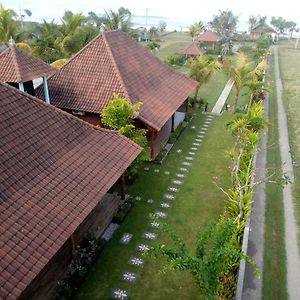 Emir Surfcamp Hotell Pulukan Exterior photo