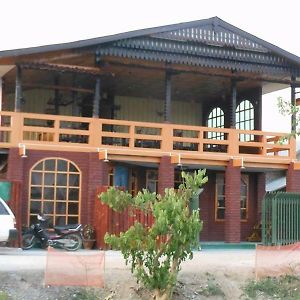 Shwe Pauk Pin Inthar House Hotell Nyaungshwe Exterior photo