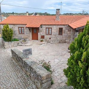 Casas Da Lagarica Hotell Sortelha Exterior photo