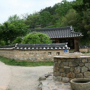 Samsan Traditional Hanok Gyeongju Exterior photo