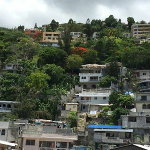 Tropical Bed & Breakfast Hotell Pétionville Exterior photo