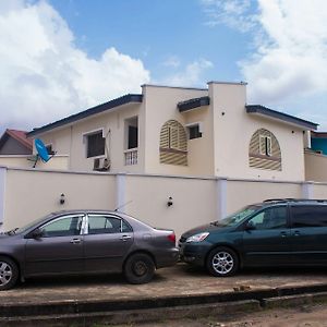 Accent Host Hotell Bale Akiosi Exterior photo