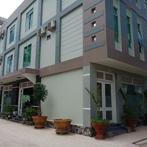 Khach San Truong Thinh Hotell Ben Tre Exterior photo