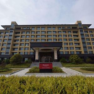 Ramada Wyndham Yingcheng Hotell Exterior photo