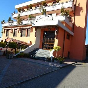 Albergo Ristorante Il Delfino Novara Exterior photo