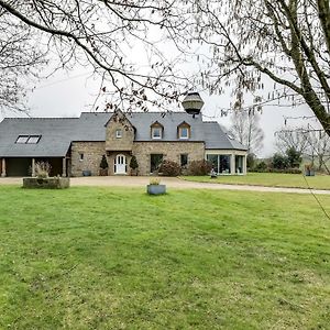 Le Bouddha Du Lac Bed and Breakfast Saint-Germain-de-Tallevende Exterior photo