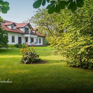 Dwor W Kielczowce Villa Moszczenica  Exterior photo