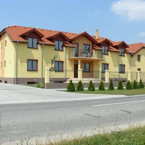 Aquasleep II Hotell Veľký Meder Exterior photo