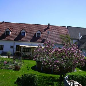 Gaestehaus Brueckler Hotell Jennersdorf Exterior photo