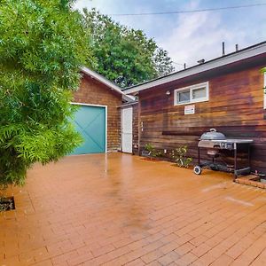 A Touch Of Cape Cod In West Hollywood Villa Los Angeles Exterior photo