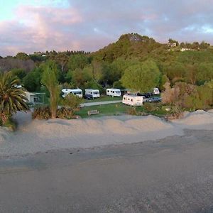 Golden Bay Holiday Park Hotell Onekaka Exterior photo