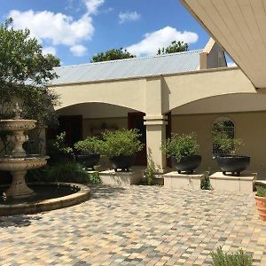 The Courtyard At La Loggia Lägenhet Nottingham Road Exterior photo