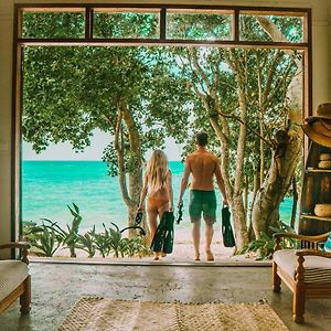 Whispering Palms - Absolute Beachfront Villas Port Vila Exterior photo