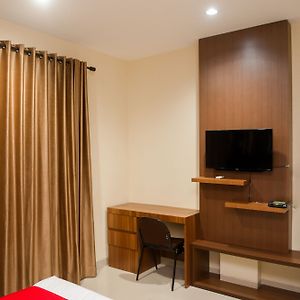 Oyo 149 J Residency Syariah Hotell Palembang Exterior photo