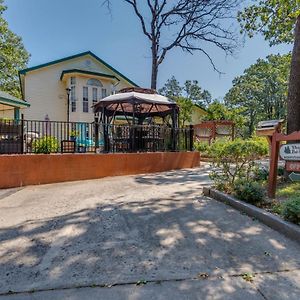 The Whispering Pines Inn Norman Exterior photo