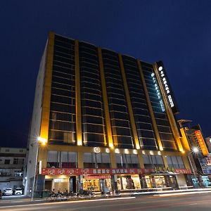 Ever Delightful Business Hotel Chiayi City Exterior photo