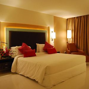 Royal Park Kakinada Hotell Exterior photo