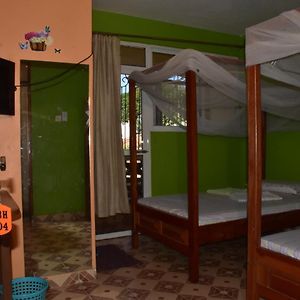 Viriko Boarding House Hotell Mombasa Exterior photo