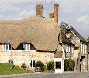 The Crown At Marnhull Hotell Sturminster Newton Exterior photo