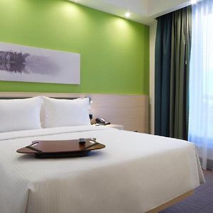 Hampton By Hilton Minsk City Centre Hotell Exterior photo