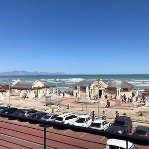 At The Beach - Muizenberg Lägenhet Kapstaden Exterior photo