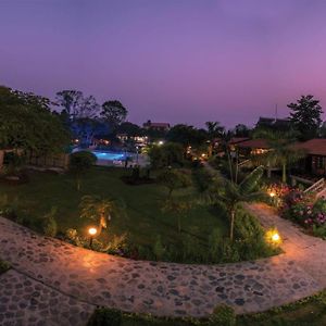 Jungle World Resort Sauraha Exterior photo