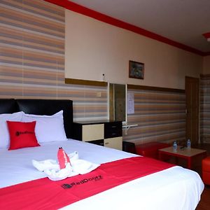 Reddoorz Near Kendari Beach 2 Hotell Exterior photo