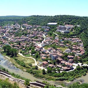 Day And Night Lägenhet Veliko Tărnovo Exterior photo