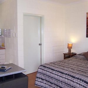 Hidden Valley Holiday Park Hotell Darwin Room photo