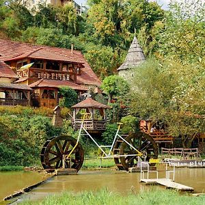 Bilya Richky Hotel Kamjanets-Podilskyj Exterior photo