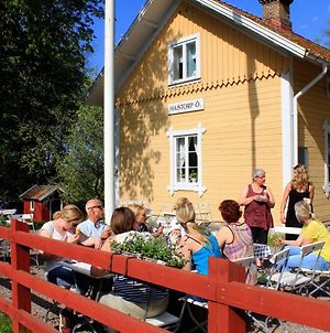 Hajstorp Slusscafé&Vandrarhem Töreboda Exterior photo