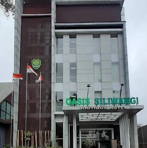 Oasis Siliwangi Sports Hotel Bandung Exterior photo